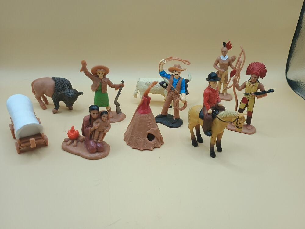 Safari Ltd Cowboy & Indian Figurines set of 10